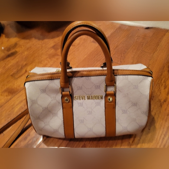 Steve Madden Barrel Purse - Picture 1 of 4